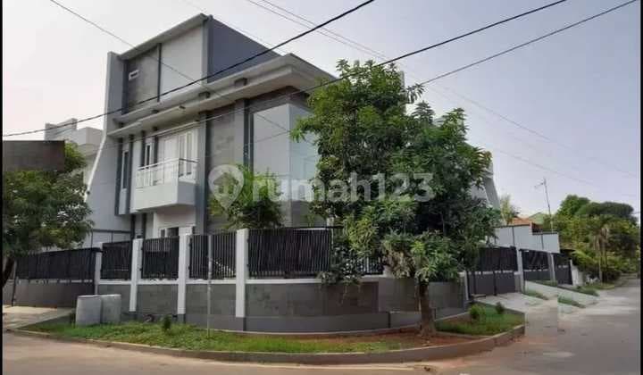 Rumah Hook 2 Lantai Bangunan Baru,siap Huni,bebas Banjir Di Komplek Elit Pulomas,pulomas,kayu Putih,jakarta Timur