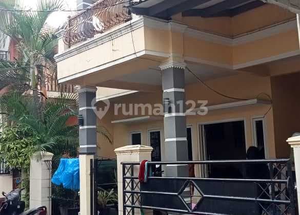 Two-Story Hook House Ready to Occupy, Flood-Free in Taman Cikunir Indah, Cikunir, Jaka Mulya, Adjacent to Galaxy, South Bekasi.