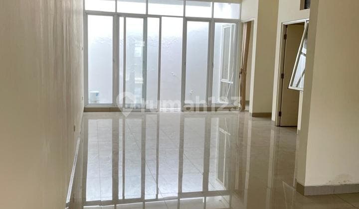 Rumah 2 Lantai Sudah Renovasi,Siap Huni,Bebas Banjir,Semi Furnished di Cluster Adara,Kota Harapan Indah,Nempel dengan Summarecon Crown Gading,Bekasi