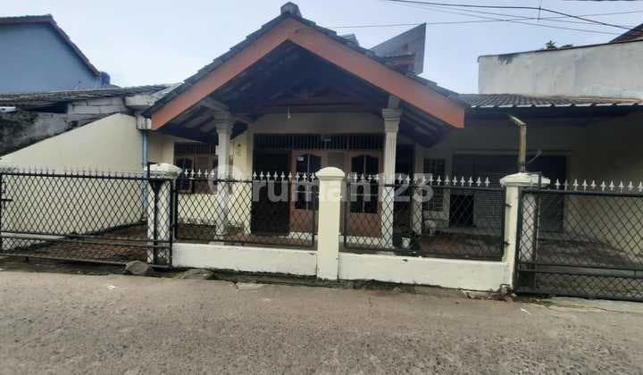 Cheap Old House and Land Price Below Market, Flood-Free in Jatimelati, Pondok Melati, Pondok Gede, Bekasi
