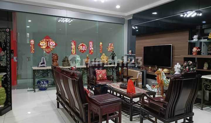 Dijual Cepat Rumah 3 Lantai di Villa Permata Gading