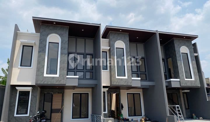 Rumah Exlusif Kontemporer 2.5lt Di Cilangkap,murah Strategis