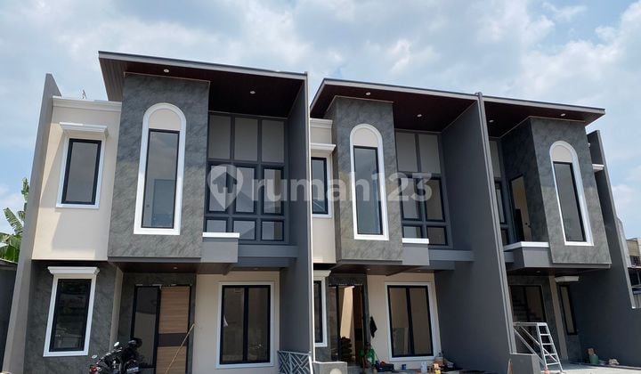 Rumah Exlusif Kontemporer 2.5lt Di Cilangkap,murah Strategis