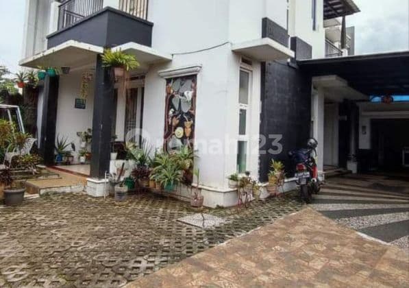 Spacious 2-story luxury house in Cipayung, flood-free and strategic location