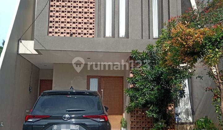 Luxurious 2-story house in a housing complex in Munjul, comfortable and flood-free.