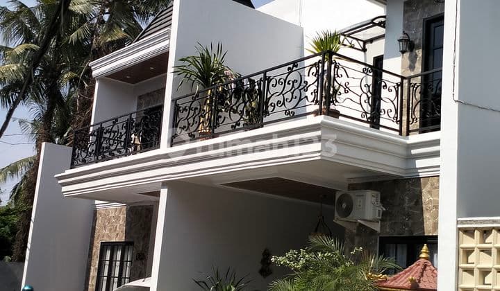 Rumah 2.5 lantai bergaya Eropa klasik di tapos depok,strategis