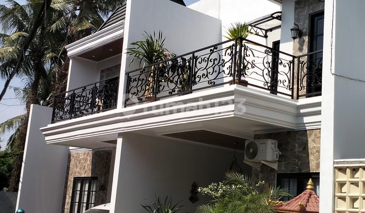 Rumah 2.5 lantai bergaya Eropa klasik di tapos depok,strategis