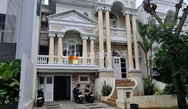 For Rent Mediterranean PIK Cluster House 250M2 Semi-Furnished, AC, Neat Newly Renovated North Jakarta.