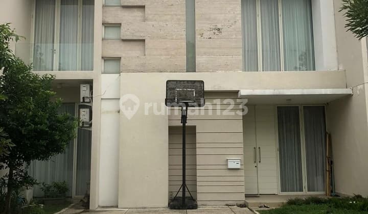 Rumah Pakuwon City Dekat Kertajaya, Manyar, Merr