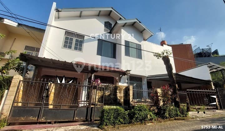 Dijual Rumah Siap Huni Lokasi Strategis di Bintaro Sektor 3