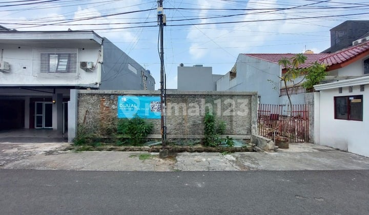 Land on Jalan Ciniru 230 m2 Freehold Title Kebayoran Baru, South Jakarta