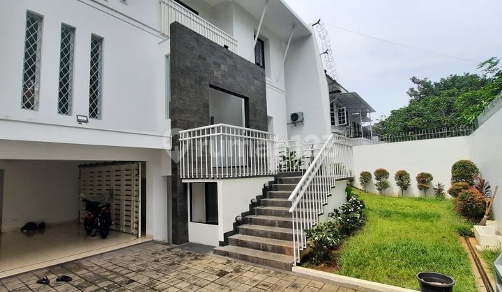 Rumah 2 Lantai di Jalan Erlangga, Jakarta Selatan