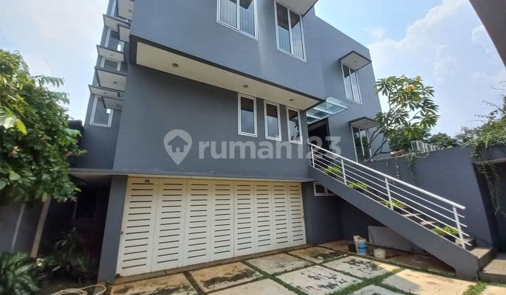Rumah di Jalan Ciawi Kebayoran Baru Jakarta Selatan