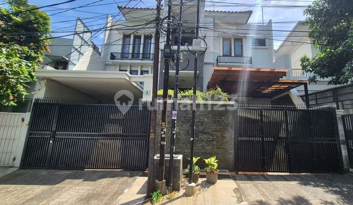 Rumah Bagus di Jalan Ciniru,Kebayoran Baru Jakarta Selatan