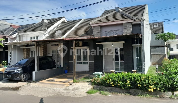 Rumah Nempel Bintaro Dekat Statiun Kereta Ada Taman Depan Samping