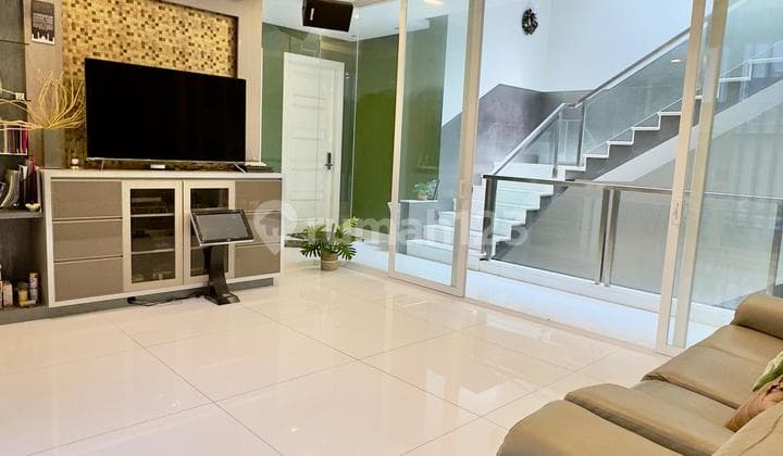 Rumah Hoek Hadap Timur Selatan Siap Pakai di Sunter