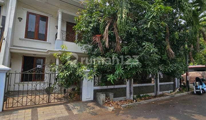 Rumah Hoek Depan Taman Di Janur Indah