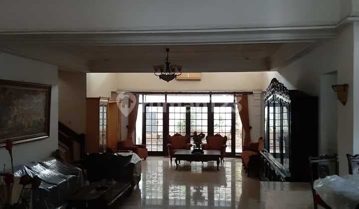 Rumah di Lokasi Tenang Danstrategis di Menteng