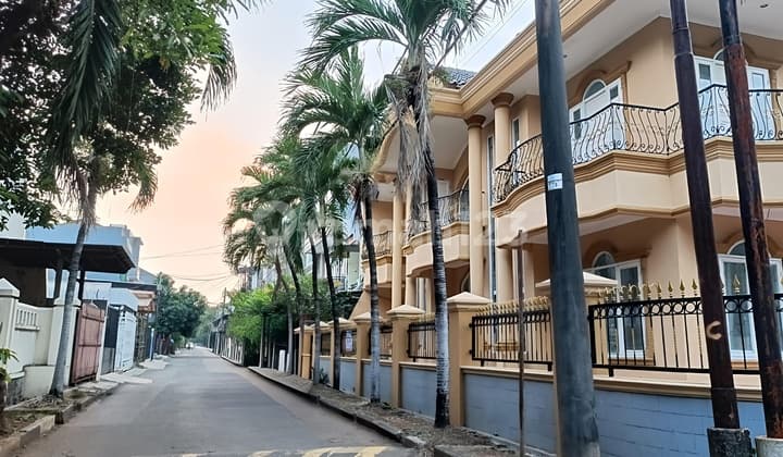 Rumah Hoek Di Kelapa Gading Full Renovasi Siap Pakai