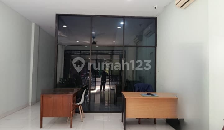 Strategic Ready-to-Use Shop House in Pangeran Jayakarta