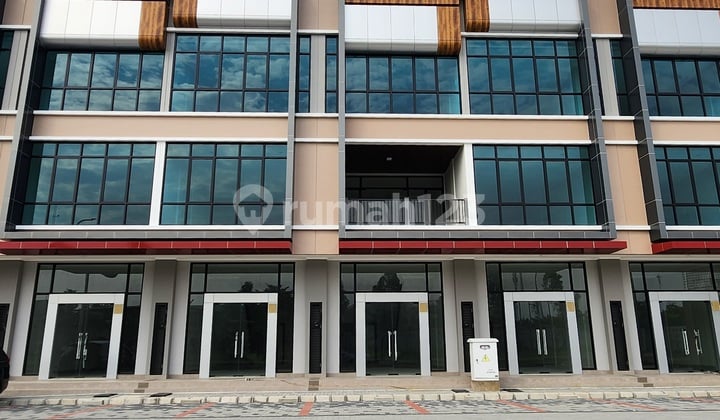 Disewakan Ruko 3 Lantai di Crystal Boulevard Kondisi Bagus Siap Huni Terawat Lokasi Strategis Seberang Fly Over dan Dekat Summarecon Mal Bekasi