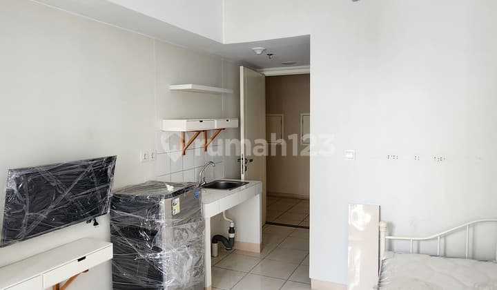 Jual Cepat Tipe Studio Semi Furnished Bagus View Kolam Renang di Apartemen The Springlake Menara Davalia Dekat Summarecon Mal Bekasi