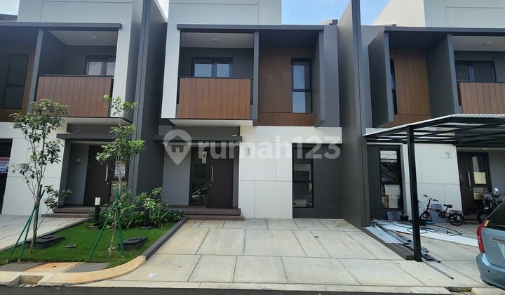 Rumah Kontrakan 2 Lantai Semi Furnished Dekat Clubhouse Regia Residence di Summaecon Crown Gading