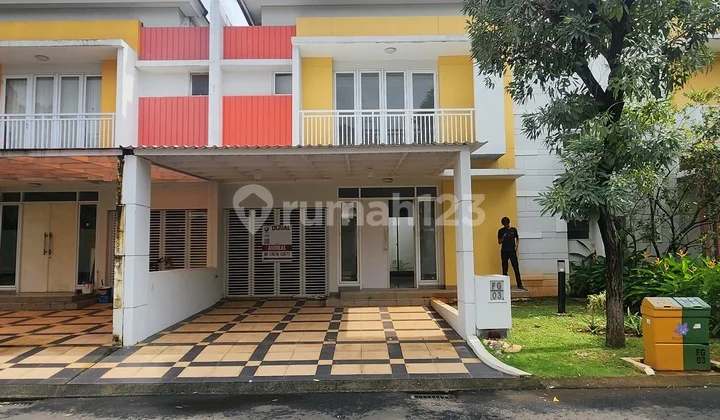 Selling Best Deal Large Size 2-Story House in Good Condition Ready to Occupy Near Clubhouse Bluebell Residence and Near Summarecon Mall Bekasi