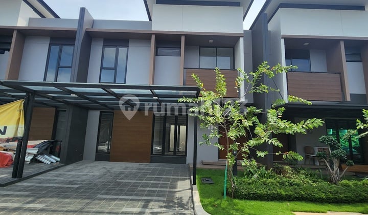 Disewakan Rumah 2 Lantai dan 4+1 Kamar Tidur yang Luas Siap Huni Bebas Banjir Unfurnished di Cluster Mulberry Residence Dekat Summarecon Mal Bekasi