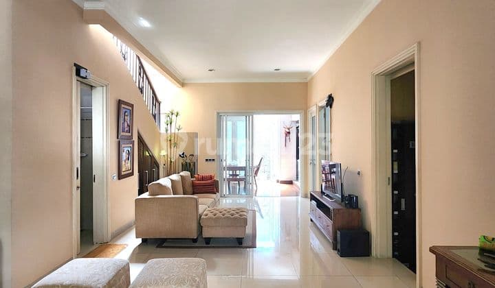 Jual Cepat Rumah 2 Lantai Sebelah Taman Dengan Kondisi Furnished Bagus Terawat Di Cluster Aquamarine Pondok Hijau Golf Summarecon Serpong