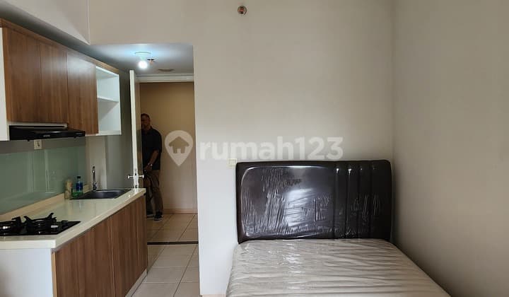 Selling Good Unit Studio Type Furnished Courtyard View Low Floor with Certificate at Caldesia Tower Apartments The Springlake Near Summarecon Mall Bekasi