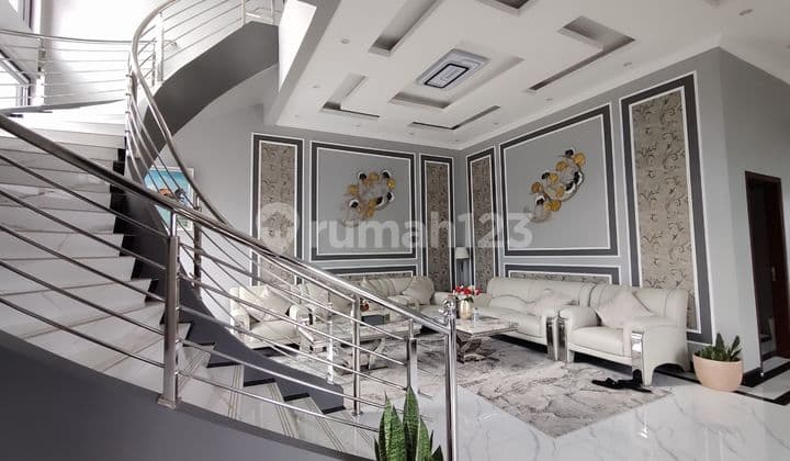 Villa Mewah luas 5000 m dengan pemandangan menyejukan
