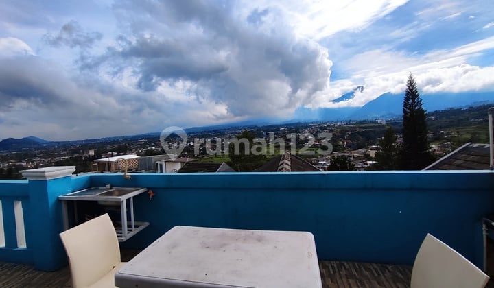 Villa Bagus 3 Lantai Dengan View Pegunungan di Blessing Hills Cipanas Puncak