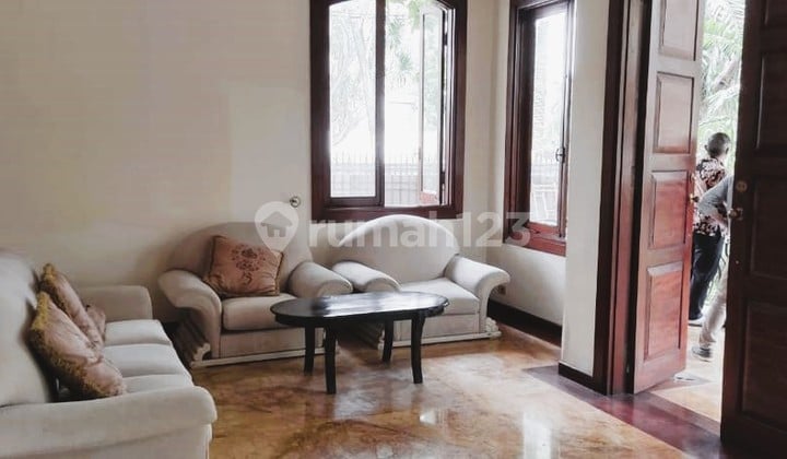 Disewakan Rumah Mewah di Area Kuningan Dekat Kedutaan