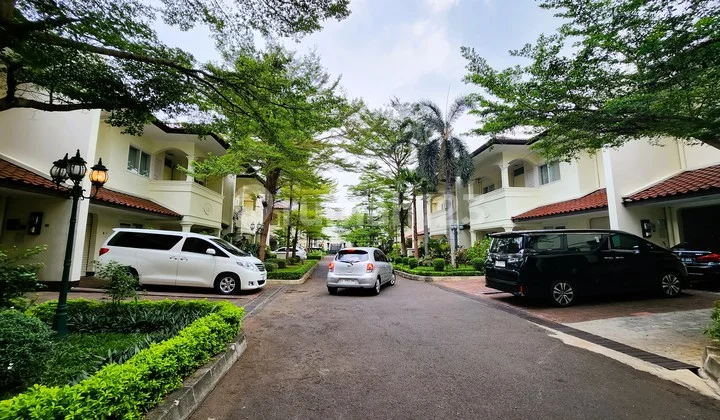Rumah Cluster Sewa Standard Expat Dekat Pondok Indah Mall