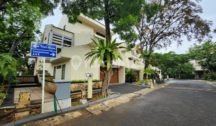 Rumah Townhouse Dalam Cluster Full Facilities Standard Expat di Kemang