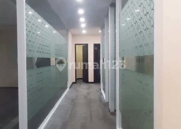 Mini Building di Area Komersial Prestige, Kebayoran Baru