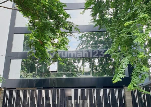 Gedung dengan Desain Bagus di Area Strategis, Menteng