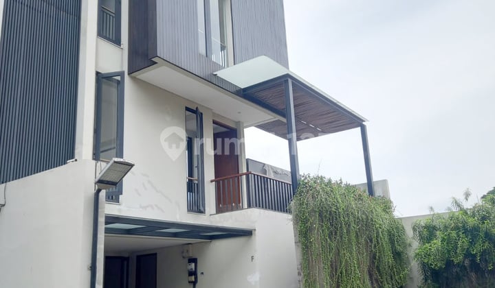 Rumah Modern Mewah Minimalis, Dalam Cluster, Cilandak