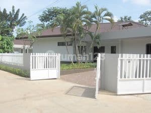 Rumah Dalam Cluster dengan Keamanan 24 Jam di Kemang