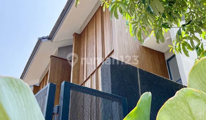 Rumah dengan Modern Tropical Design, Akses Mudah di Pondok Pinang
