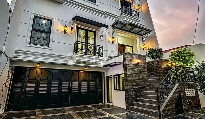 Luxurious House in Menteng Central Jakarta with Private Pool & Rooftop.