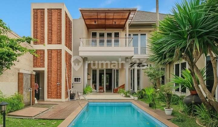 Modern Tropical Design, Bangunan 2 Lantai, Rumah Mewah Siap Huni Cilandak Jakarta Selatan