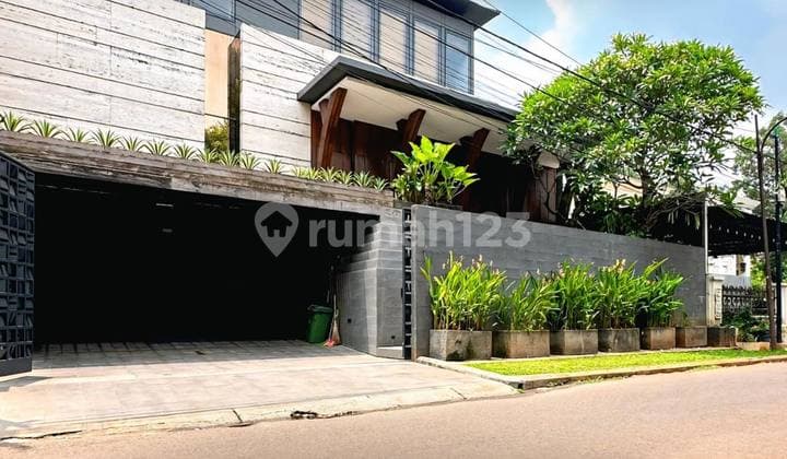 Rumah Mewah Lokasi Strategis di Kebayoran Baru Jakarta Selatan