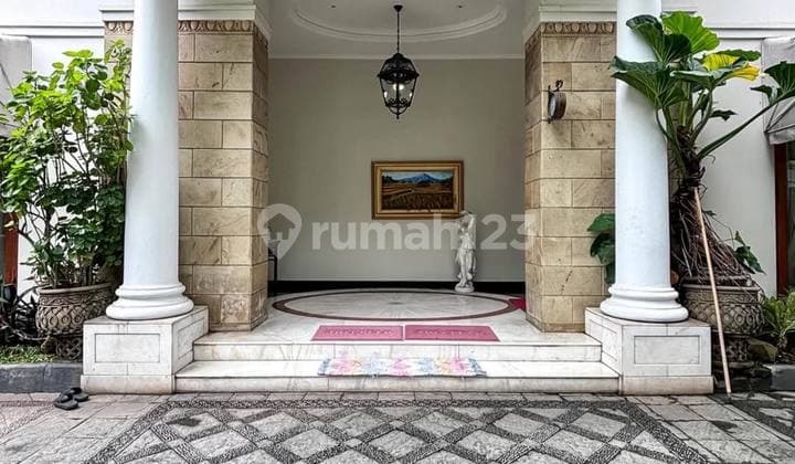 Rumah Mewah Terawat Siap Huni di Menteng Jakarta Pusat
