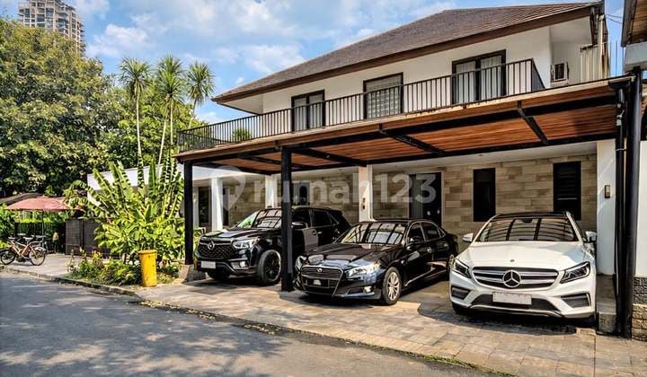 Rumah Mewah Dalam Townhouse Private Pool di Kemang Jakarta Selatan