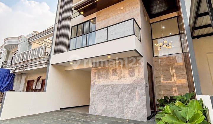 Rumah 3 Lantai Dalam Town House Pejaten Jakarta Selatan