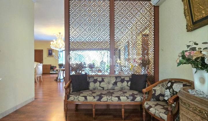 Rumah Tropical Hunian/investasi Dekat Prapanca Jakarta Selatan