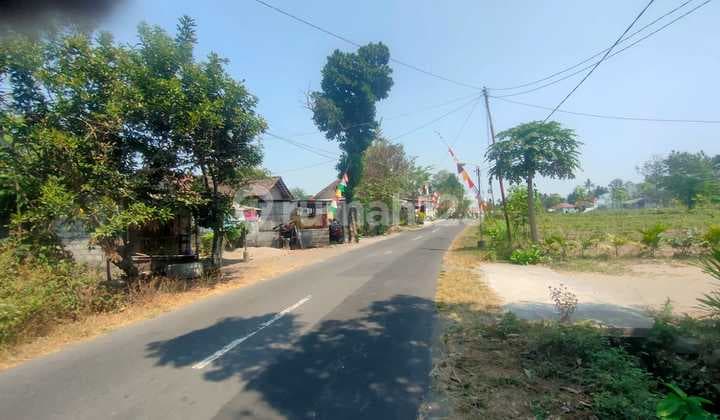 Tanah Luasan Kecil Timur Pasar Gentan Legalitas SHM Pekarangan