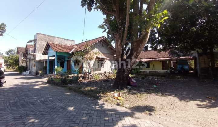 Tanah Pekarangan Dekat Tk Sd Model Sleman di Utara Stadion Maguwo